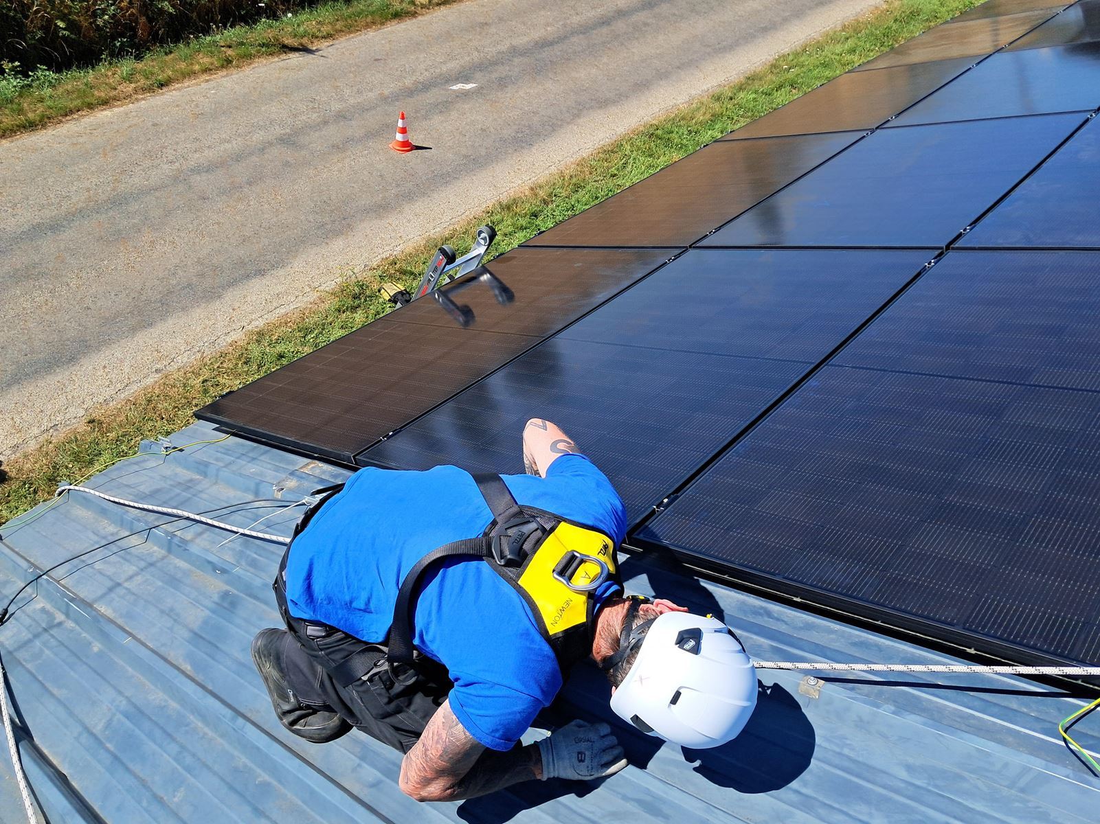 Installation de bornes de recharge IRVE par Ambition THD