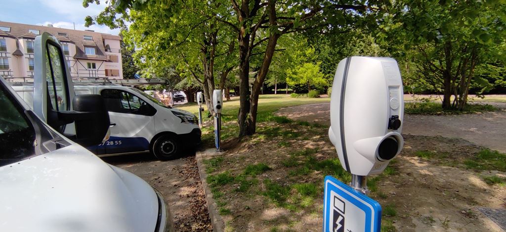 Bornes de recharge électrique pour la clientèle de l'Hôtel Les Jardins de Deauville
